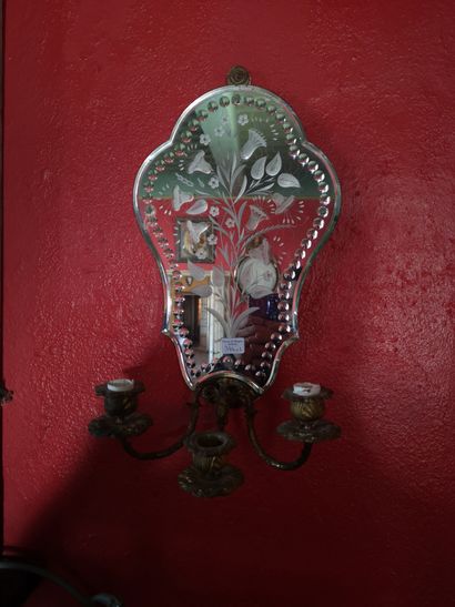 null Pair of sconce mirrors with 3 lights, bronze and glass engraved with foliage....