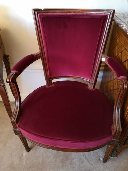 null Pair of cabriolet armchairs. Louis XVI period. Red velvet upholstery. Height:...