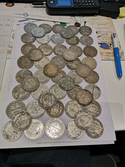 null Set of about 80 coins, mostly 5 Francs from the 19th century. Wear on some.