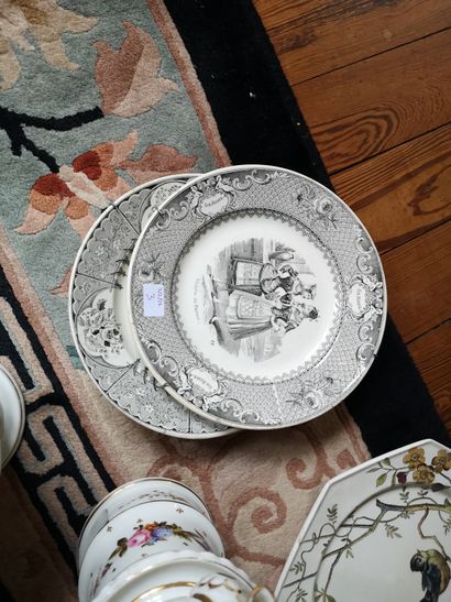 null Lot en porcelaine et faïence : 3 tisanières, 2 assiettes Creil et Montereau,...