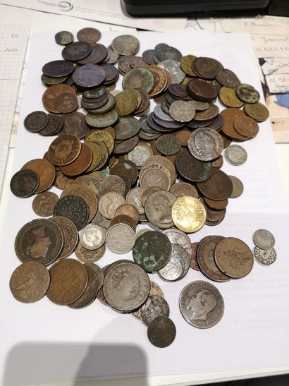 null Large lot of various French and foreign coins, all periods. As is. Wear.