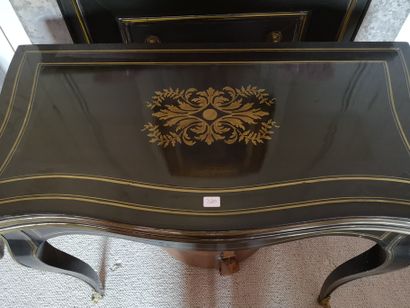 null Game table in black lacquered wood and brass nets. Napoleon III period. Size:...