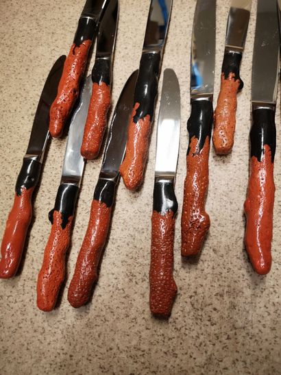 null Ensemble de couteaux manches en résine à décor de corail comprenant : 8 couteaux...