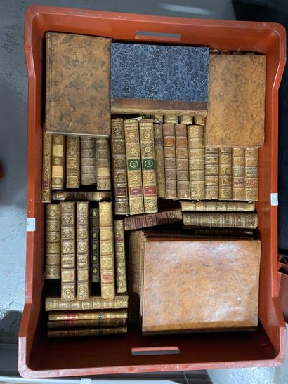 null 
Lot de volumes principalement XVIIIème siècle comprenant Ste Bible, Histoire...