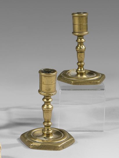 null Pair of small brass candlesticks on a hexagonal base turned into a baluster,...