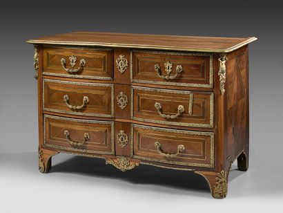 null Chest of drawers inlaid with amaranth frieze or quartefoil in reserves underlined...