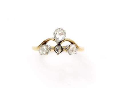 null Ring duchess in gold 750 and platinum 850 thousandth, decorated with crowned...