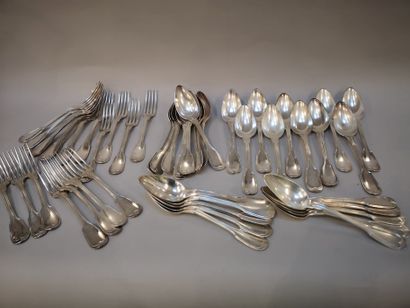 null Ensemble de couverts en argent. Italie et France, XXe siècle. Modèle filet gravé...