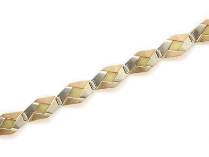 null Articulated bracelet 3 tones of gold 750 thousandths composed of hexagonal links....