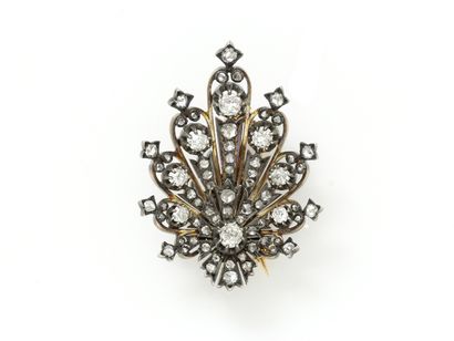 null Brooch shell in silver 800 and gold 750 thousandths dressed with old cut diamonds...