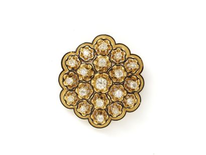 null Brooch in gold 750 thousandths and black enamel composed of a rosette dressed...