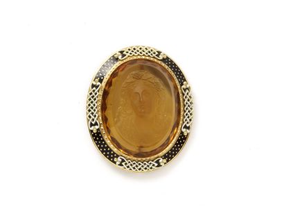 null Gold brooch 750 thousandths decorated with a beautiful cameo citrine representing...