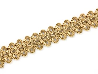 null Articulated bracelet in gold 750 thousandths made up of a braid of twisted links...