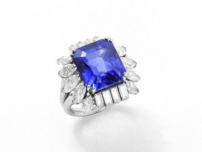 null Skirt ring in platinum 850 thousandths decorated with a rectangular sapphire...