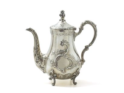 null RUSSIA. Teapot in silver 84 zolotniks (875 thousandths), of baluster form resting...