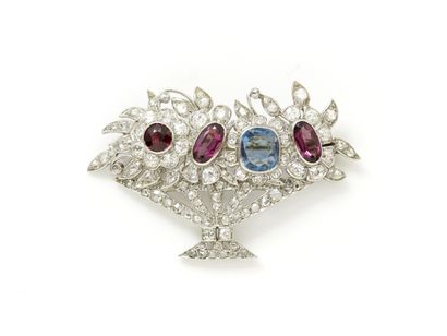 null Brooch in platinum 850 thousandths composed of a basket of flowers dressed with...