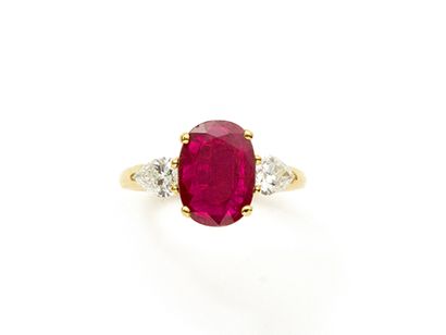null Gold ring 750 thousandths, decorated with a ruby size cushion of beautiful color...