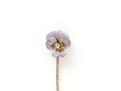 null Tie pin in gold 750 thousandths and polychrome enamel in the imitation of petals...