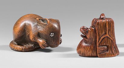 JAPON - Epoque MEIJI (1868-1912) Trois netsuke en buis, un rat assis, non signé (un...