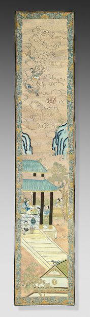 CHINE - XIXe siècle Ensemble de trois panneaux en soie, brodés aux fils polychromes...