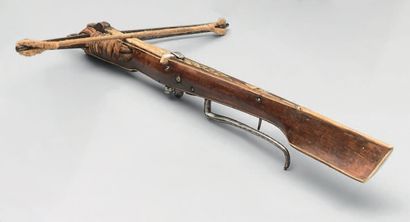 null Small lady's or child's cranequin crossbow, wooden shaft decorated with bone...