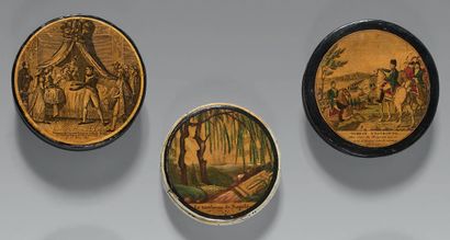 null Three round snuffboxes in lacquered wood, lids decorated with an engraving with...