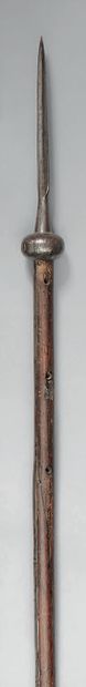 null Spike or spearhead with central and conical edge resting on an iron ball, screw-mounted,...