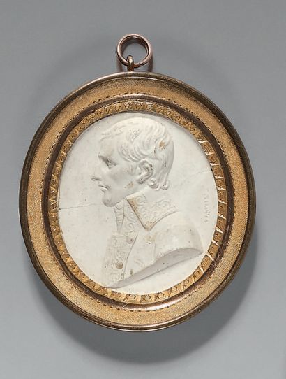 null Médaillon ovale en plâtre au profil de Bonaparte Premier Consul, signé à droite :...