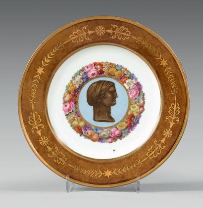 null *Sèvres porcelain plate, hard paste, service with tortoiseshell background,...
