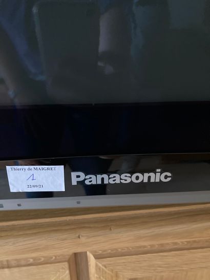 null TV Panasonic grand modèle, on y joint un casque audio Sony 

Lot vendu en l'état...
