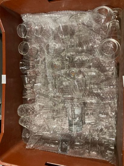 null Lot of glassware and various carafes

lot sold as is, chips

ref 22