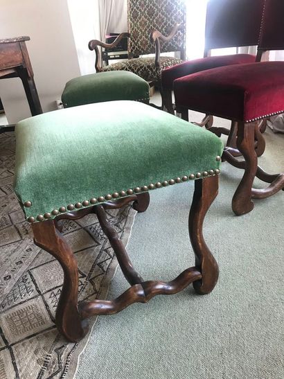 null Mobilier de style Louis XIII : fauteuil H : 115 - L : 62 - P : 63 cm, deux chaises...