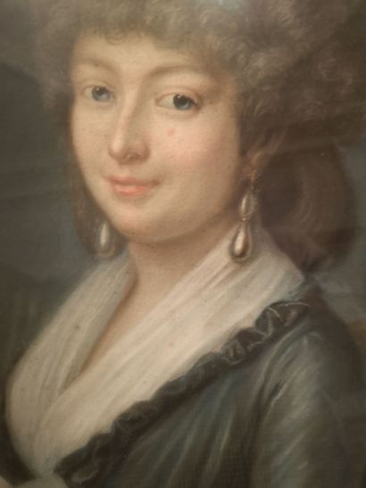 null Ecole du XIXème siècle



Portrait de femme à la robe bleue



Pastel ovale...