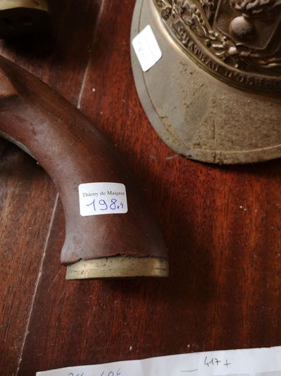 null 
Lot militaria : Casque Château d'Oléron, baïonnette, deux carcasses de pistolets,...