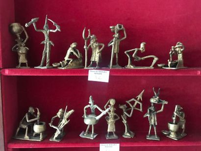 null Lot de bronzes divers dont : petits personnages dans le gout africain et des...