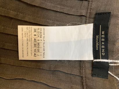 null MAX MARA Week-End. Lot comprenant : -Deux vestes de tailleur dont une en drap...