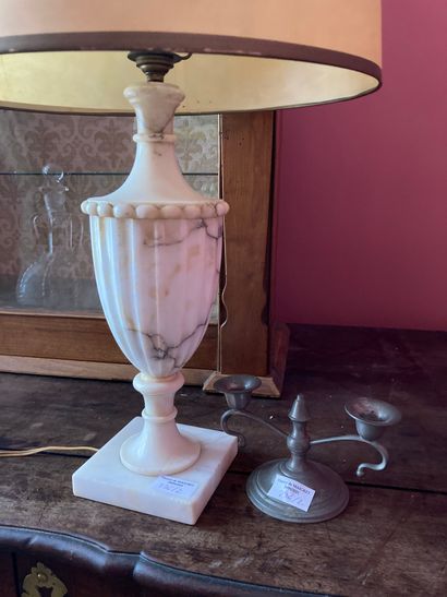 null Lot including: an alabaster lamp (H: 34 cm), pewter candelabra (H: 9,5 cm)

Lot...