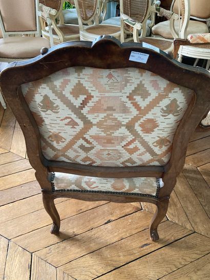 null Paire de fauteuils à dossier plat, tissu géométrique

Style Louis XV

H : 93...
