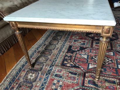 null Gilded wood coffee table (wear, chips)

Louis XVI style

H : 43 - W : 105 -...