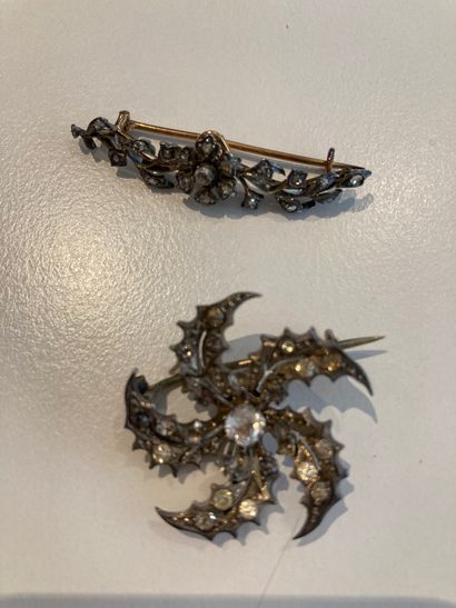 null 2 brooches in silver and vermeil + diamonds 

+ 3 ring settings 2 in gold 

and...