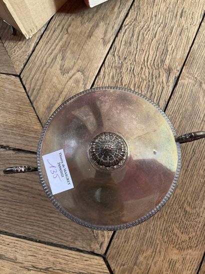 null 
Covered silver bowl on pedestal or dragee



Weight : 470 g.


Lot sold as...