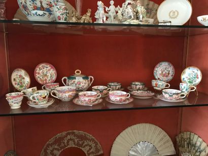  Part of a tea and coffee service in Sarreguemines with floral decoration 
some accidents...