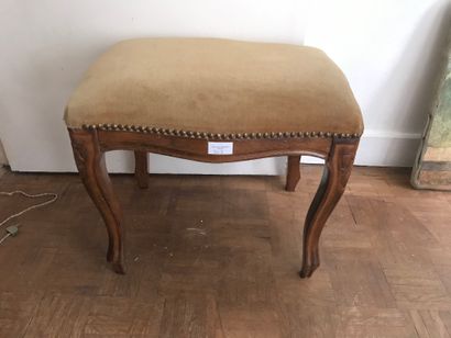 null Natural wood stool 

Louis XV style

H : 39 - W : 47 - D : 37 cm

Sold as i...