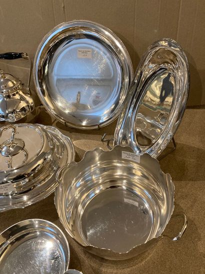 null Lot of silver plated metal, various shapes : bowl, two square bowls, cooler,...
