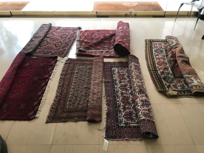  6 various carpets Bukhara / Persia 
Lot sold as is