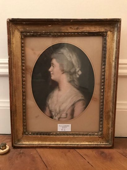 Oval pastel Woman in profile 
19th century....