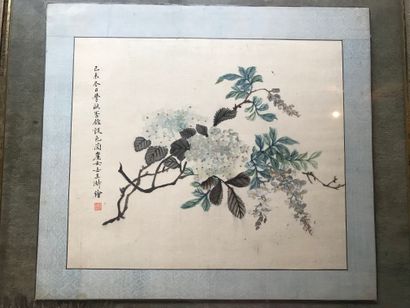 null CHINA, 20th century

4 painted silks

39 x 44 cm

Damaged glass

Lot sold as...