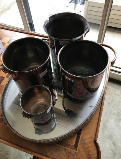  Lot: 3 silver plated bottle buckets and a smaller model 
Average height: 19 cm 
A...