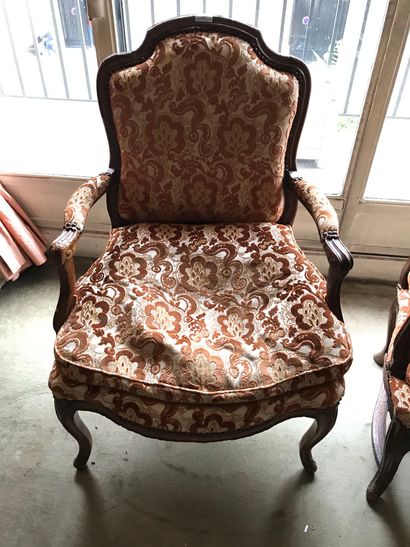 null Two Queen's armchairs

Natural molded beech

Louis XV period (differences)

One...