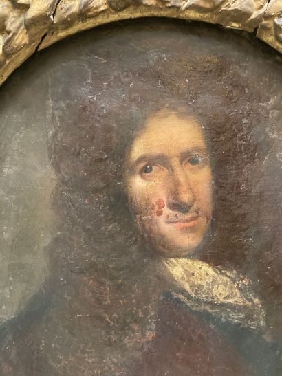 null Portrait d'homme 

Huile sur toile ovale (usures, restaurations)

64 x 55 cm

XVIIème...